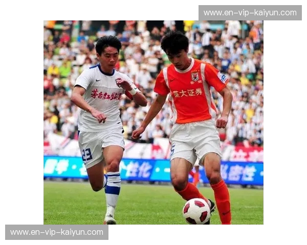 绿茵史诗：鲁能与深圳红钻的恩怨情仇，一场关于荣耀与不屈的对决